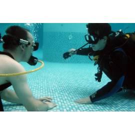 Schnupper tauchen Scuba Diving-Paket für 1 Person-in den Pool von ca. 2 Stunden + im offenen Wasser ca. 4 Stunden (Prag), Region: Prag