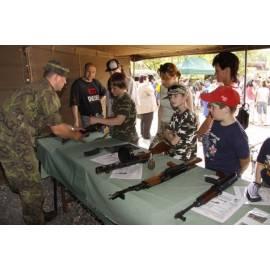 Militärische Verkostung mit BVP-Geschenke für Kinder für 2 Personen (Okr. Pardubice), Region: Pardubice - Anleitung